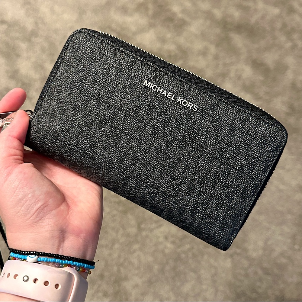 Michael Kors MK Wristlet Zip Wallet